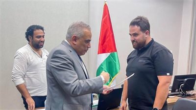 بالصور.. رئيس جامعة طنطا يستطلع آراء الطلاب المتقدمين لـ