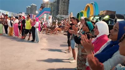 فرقتا أسوان ومطروح للفنون الشعبية تواصلان عروضهما بمهرجان العلمين