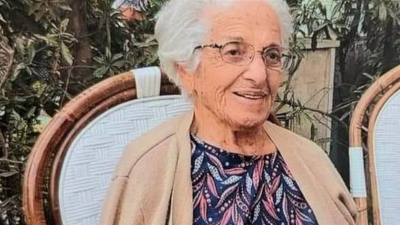 الفنانة التشكيلية