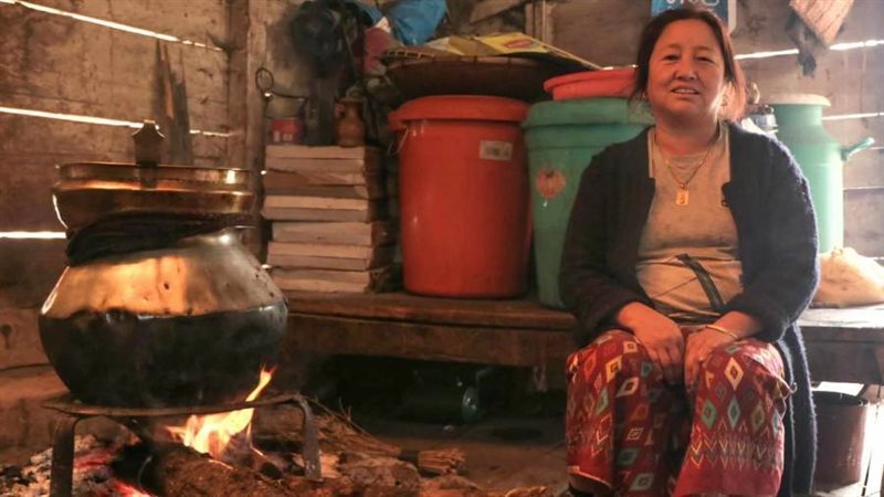 تاشي لهامو وهي راعية