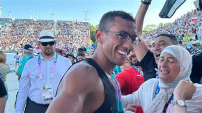 أحمد الجندي يشارك والدته لحظة فوزه في أولمبياد باريس 2024