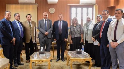 رئيس جامعة بني سويف يستقبل وفد وزارة المالية لبحث ودعم سبل التعاون