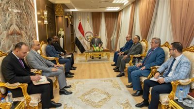 وزير الإنتاج الحربي يلتقى السفير السنغالي لبحث ودعم أوجه التعاون المشترك