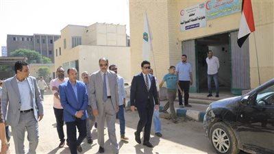 محافظ سوهاج يتفقد أعمال الرصف بمنطقة الأرقم.. ويتابع سير العمل بمديرية الطب البيطري