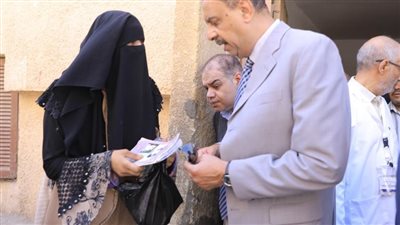 محافظ سوهاج يتابع مستوى الخدمات المقدمة للمواطنين بحي غرب