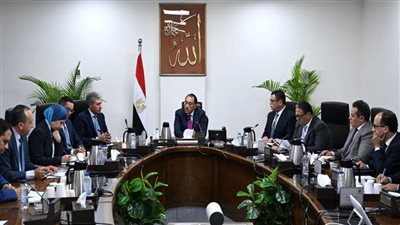 رئيس الوزراء يستعرض فرص الاستثمار المتاحة لزيادة أعداد الغرف الفندقية