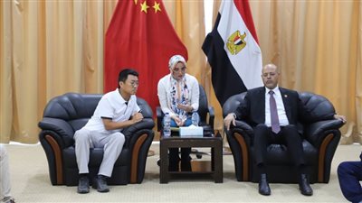 وزير العمل يختتم جولته في السويس بزيارة 
