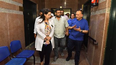 محافظ أسيوط يفاجئ العاملين بعيادات التأمين الصحي ومستشفى المبرة