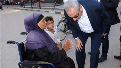 بالصور.. محافظ الغربية يلتقي عددا من المواطنين ويوجه بدراسة مطالبهم ومشكلاتهم وحلها