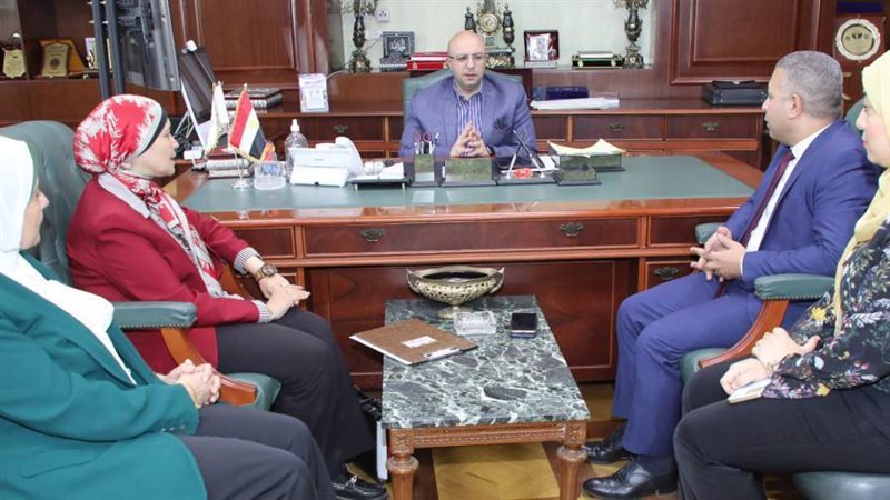 اجتماع محافظ بنى