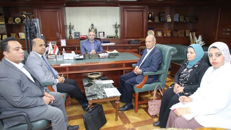 اجتماع محافظ بنى