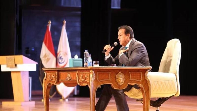 وزير الصحة خلال الاجتماع