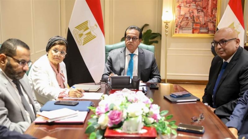 خلال اجتماع وزير