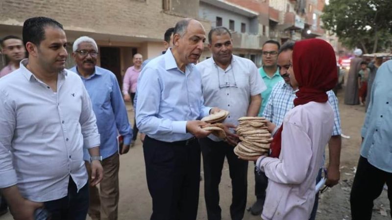 محافظ المنيا خلال