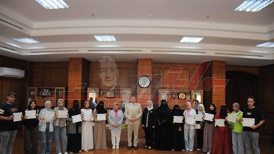 تكريم الطلبة الذين اجتازو الدورات التدريبية بمركز الارشاد النفسي بجامعة كفر الشيخ
