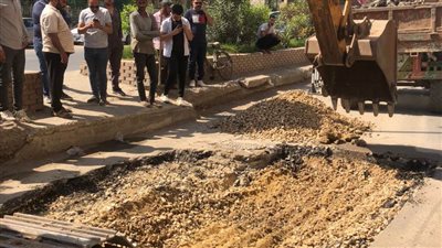 بالصور.. محافظ الغربية: معالجة وإصلاح هبوط أرضي بشارع البحر في المحلة
