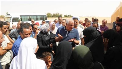 مبلغ مالي ووجبة مجانية لطلاب القرى المتضررة من السيول بالوادي الجديد