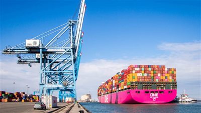 ميناء دمياط ينجح في استقبال أكبر غاطس لسفينة حاويات منذ افتتاحه