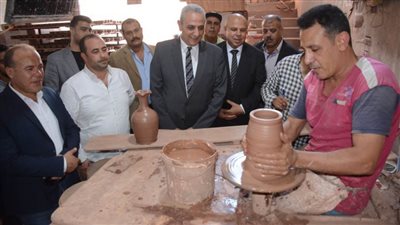 بالصور.. محافظ الغربية: ندرس إقامة منطقة صناعية للورش في بسيون 