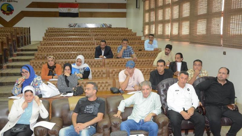 أول لقاء رسمى لمحافظ