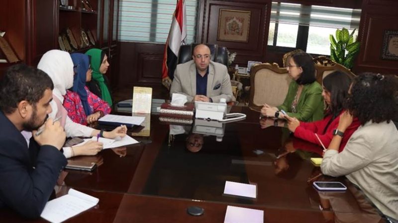 اجتماع محافظ بنى