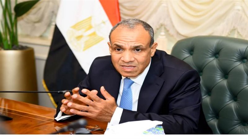 الدكتور بدر عبد العاطى