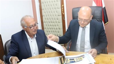 رئيس جامعة سوهاج يناقش التصميمات الهندسية لمستشفى الحروق استعداداً لإنشائها على مساحة ١٠ آلاف متر 