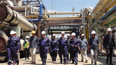 رئيس الهيئة العامة للبترول يتفقد مستودعات الإسكندرية والتعاون
