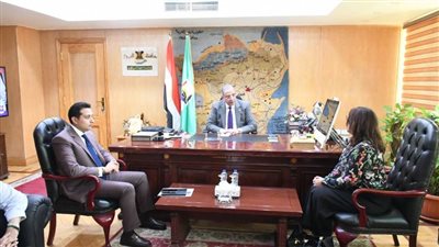 محافظ الفيوم ووفد منظمة الأغذية العالمى يبحثان سبل التعاون المشترك 