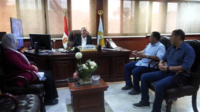  بالصور.. محافظ الغربية يناقش مع وفد مؤسسة 
