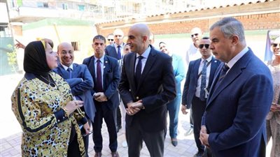 وزير التعليم يتفقد عددا من مدارس إدارة غرب 