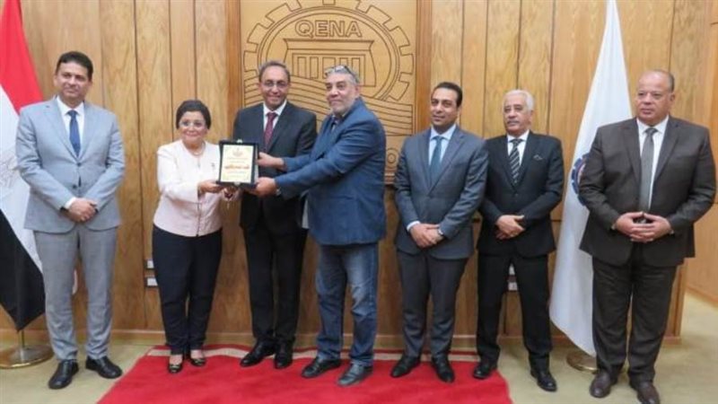 خلال تكريم أحد رؤساء