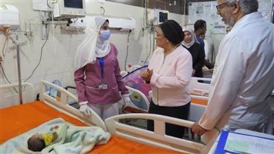  نائب وزير الصحة توصي بإعادة توزيع الأطقم الطبية بوحدات الرعاية الأساسية بقنا