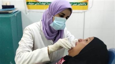 علاج 600 مواطن بالكوم الأحمر في قافلة طبية بالمساهمة المجتمعية ببني سويف