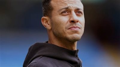 برشلونة يعلن رحيل تياجو ألكانتارا من الجهاز الفني للفريق