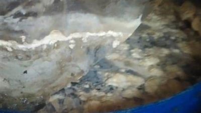 شاهد.. ضبط 6 أطنان مخلل منتهي الصلاحية وغير صالحة للاستهلاك الآدمي