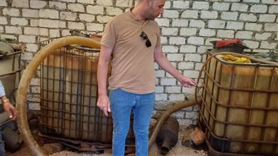شاهد.. ضبط 5 آلاف لتر سولار تم تجميعها بمحطتي لتمويل السيارات دون ترخيص