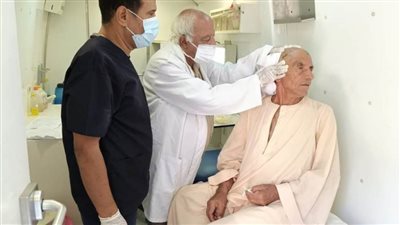 صحة المنيا: توقيع الكشف الطبي على 1374 مواطنًا خلال قافلة طبية