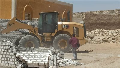 إزالة 32 حالة تعد بمساحة 6156 م2 بنطاق مركز كوم أمبو بأسوان