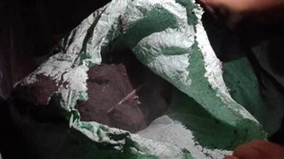 «تموين بني سويف» تكشف ألاعيب صاحب مخبز يبيع حصته من الدقيق ويملأ «الأجولة» بـ«الرمل والزلط»