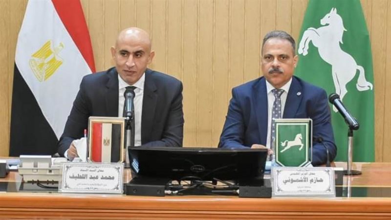 محافظ الشرقية ووزير