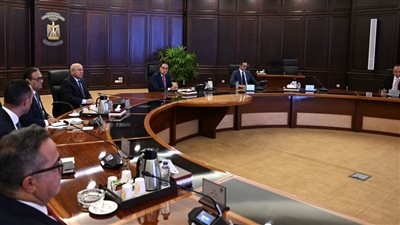 رئيس الوزراء: الدولة تُولي صناعة السيارات حاليًا أولوية قصوى