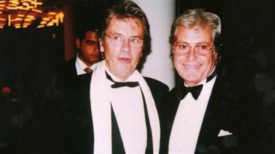 حسين فهمي يودع آلان ديلون.. من هو أسطورة السينما الفرنسية؟