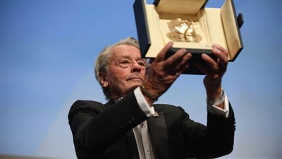 وفاة النجم السينمائي الفرنسي آلان ديلون عن 88 عاماً