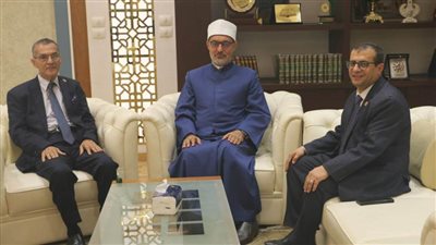 مفتي الجمهورية يستقبل رئيس جامعة الأزهر الأسبق وعميد كلية الشريعة والقانون