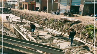  بالصور.. محافظ الغربية يتابع تغطية ترعة البسيوني ضمن أعمال رصف شارع عمر زعفان فى بسيون