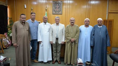 محافظ الإسماعيلية يستقبل وفد نقابة الفلاحين وأعضاء المجلس الأعلى للزراعة 