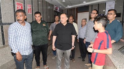  محافظ أسيوط يفاجئ العاملين بمستشفى الشاملة لمتابعة انتظام العمل