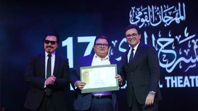 خالد جلال يهنئ فرق البيت الفني للمسرح الفائزة بجوائز المهرجان القومي