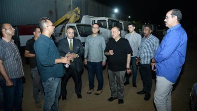 محافظ أسيوط يتفقد سيارات ومعدات الحملة الميكانيكية لحي غرب